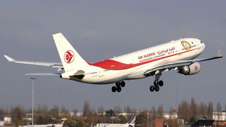 الجوية الجزائرية ترحل 80 مسافرا علقوا بواغادوغو