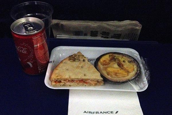 Air France cancels “halal” food on board its planes and hikes ticket prices