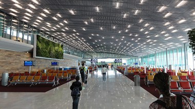 Des hématomes sur le visage de l'Algérien mort à Roissy