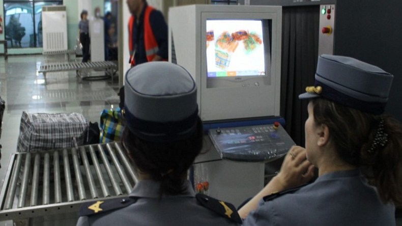 حجز أكثر من 26 ألف أورو بمطار هواري بومدين