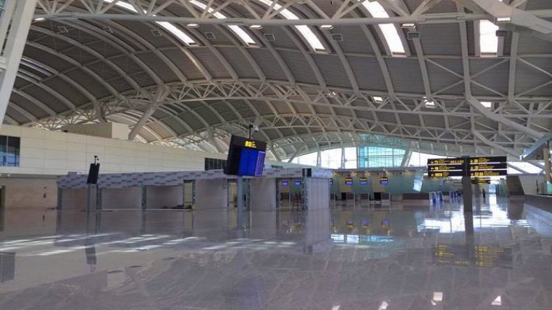 لهذا السبب علقت الجزائر الرحلات القادمة من الخارج