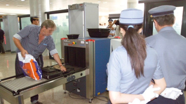 رشاوى بأربعة ملايين مقابل تهريب أجهزة اتصال حساسة عبر مطار هواري بومدين