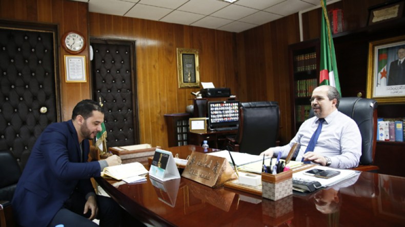 الوزير محمد عيسى: زوجتي كانت طالبة عندي ونجاحي اليوم بفضل تفهمها لظروف عملي