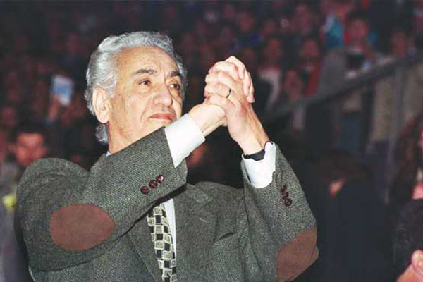 Décès de Hocine Aït Ahmed: Bouteflika décrète un deuil national de huit jours