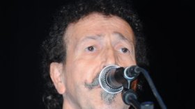 الألبوم الأخير لآيت منقلات يتعرض للقرصنة في أول يوم من نزوله إلى السوق