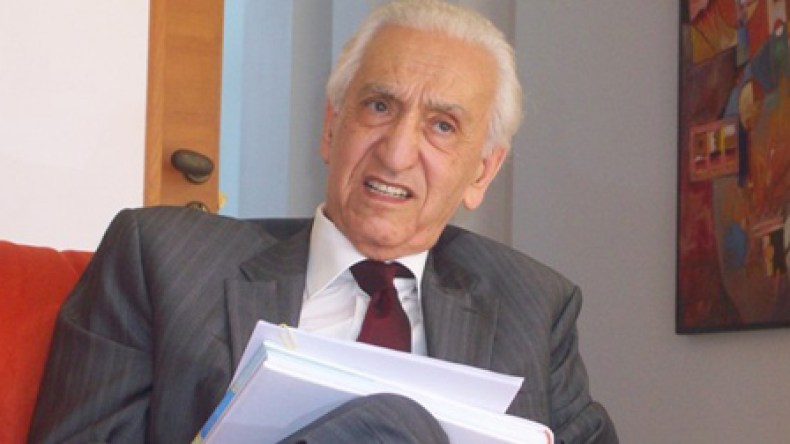 آيت أحمد: المشاركة ضرورة تكتيكية لبناء بديل ديمقراطي