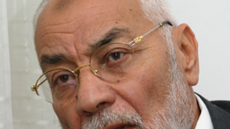 نزعت غطاء الإخوان عن سلطاني ومناصرة حتى يصطلحا