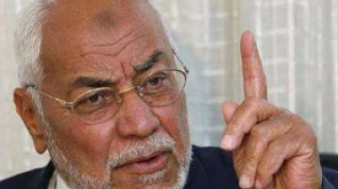 Mehdi Akef, ancien guide général des Frères musulmans, l’a annoncé à Echorouk: «Moubarak doit quitter le pouvoir  malgré lui et avant son départ il doit dissoudre le parlement»