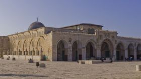 كيف تطيب الأفراح والأقصى يستباح؟