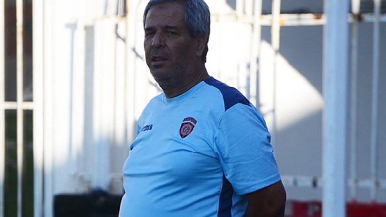 مصطفى أكسوح يعزز العارضة الفنية