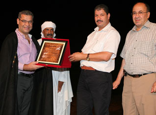 La vedette des médias sportifs arabes Mostafa Al Agha, révèle au Forum d’Echorouk : « J’ai travaillé comme tailleur, maçon et plongeur, et mon rêve est de rencontrer Bouteflika »