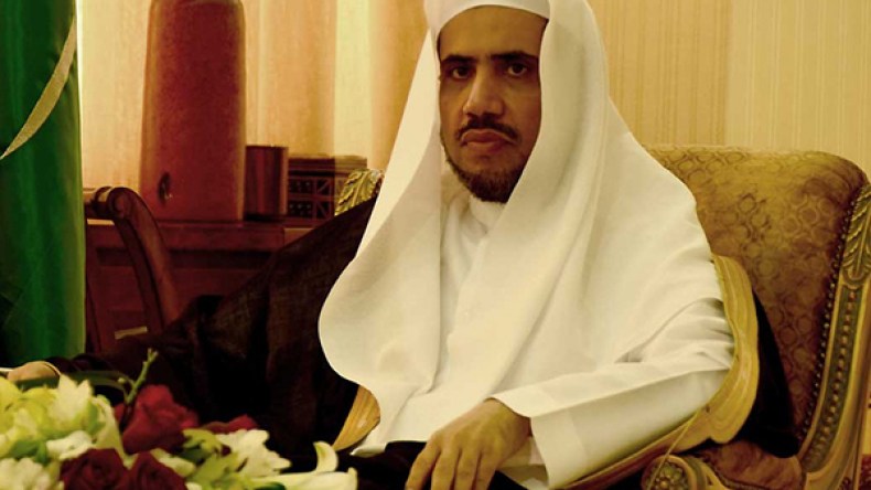 على المسلمات في الغرب نزع الحجاب أو المغادرة!