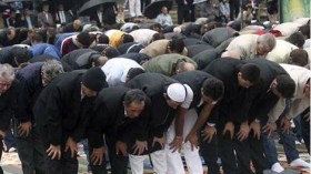 مسلمون ألبانيون يرممون كنيسة قديمة