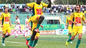 الجزائر “مقبرة” للمدربين.. مفرغة لـ”خردة” الأجانب وبها يقتل اللاعبون