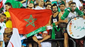 رسالة دعم من المغاربة للجزائريين في الكان