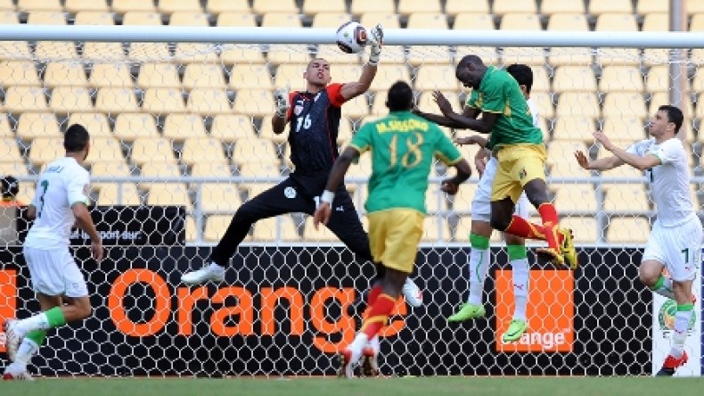 عيسى حياتو..كل الطرق تؤدي إلى جيوب الأفارقة!