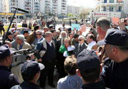 La 9ème marche de la CNCD-partis empêchée par la police