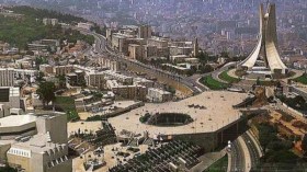 أشراف هذا البلد والأحق بقيادتها