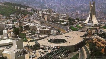 أشراف هذا البلد والأحق بقيادتها