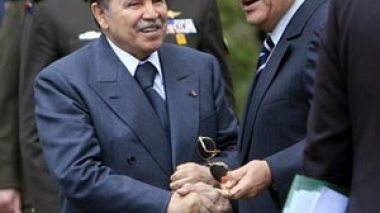 Bouteflika mène une médiation entre Damas, le Caire et Ryadh