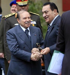 Bouteflika mène une médiation entre Damas, le Caire et Ryadh