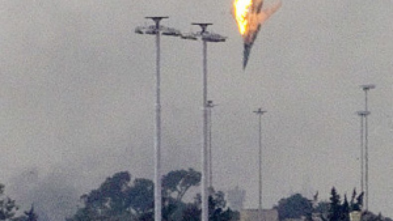 الجزائر تؤيد الحظر الجوي وتحذر من التدخل الأجنبي في ليبيا