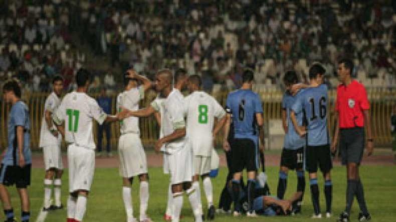 منتخب‮ ‬الأورغواي‮ ‬يشتكي‮ ‬خشونة‮ ‬الجزائريين