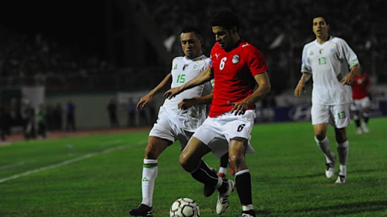 احتمال‮ ‬مواجهة‮ ‬الخضر‮ ‬في‮ ‬الدور‮ ‬الفاصل‮ ‬يقسّم‮ ‬المنتخب‮ ‬المصري