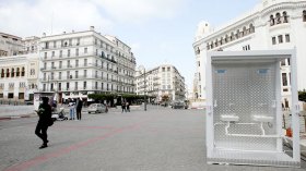 على أصحاب النشاطات المغلقة الصبر والتعقل وعدم التشويش