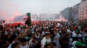 راسبون في البكالوريا وعجائز يتقدمون مواكب الإحتفال بالعروس الإفريقية