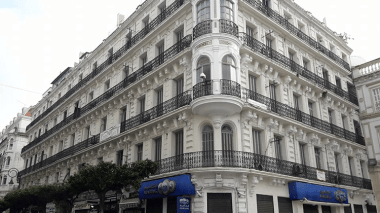 Zoukh interdit l’étendage du linge aux balcons à Alger