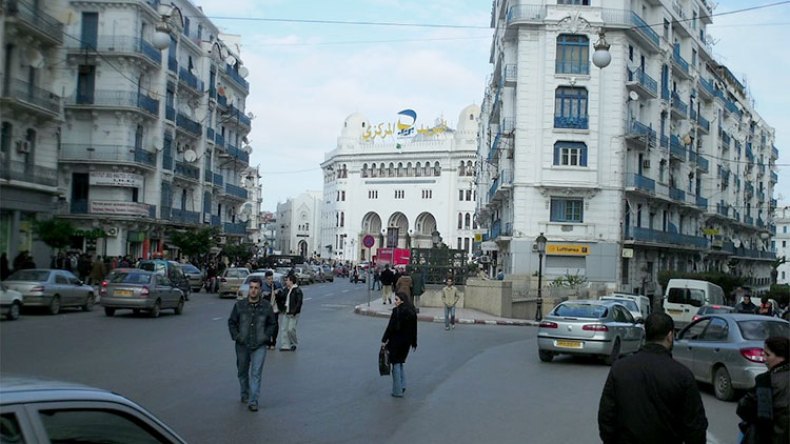 جزائريون يؤجلون العيد بسبب الحجر