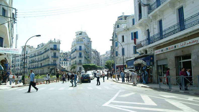 لماذا يفتتن الجزائريون بدُعاة الفضائيات؟