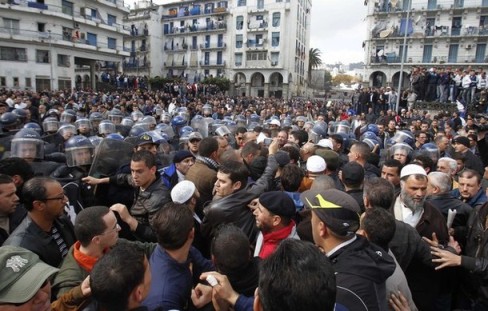 Alger : blocage musclé d'une manifestation d'agents de l'éducation