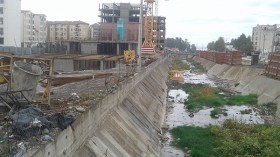 سكنات وملاعب وطرقات مشيّدة فوق أودية.. تهدد الجزائريين بالموت!