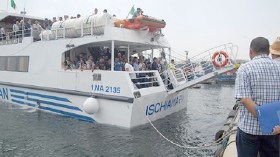 عمال مؤسسة النقل البحري للمسافرين ينتفضون