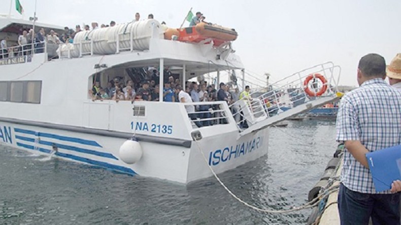 عمال مؤسسة النقل البحري للمسافرين ينتفضون