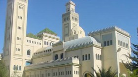 أساتذة  من  إيران  لتدريس الفارسية في الجامعات الجزائرية