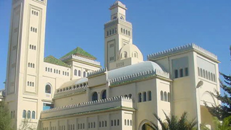 أساتذة  من  إيران  لتدريس الفارسية في الجامعات الجزائرية