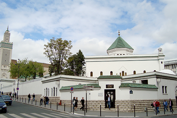 L’Algérie refuse « l’hégémonie française » sur la communauté nationale
