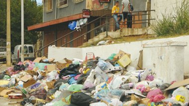 Les rues d’Alger croulent sous les ordures