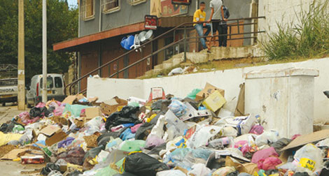 Les rues d’Alger croulent sous les ordures