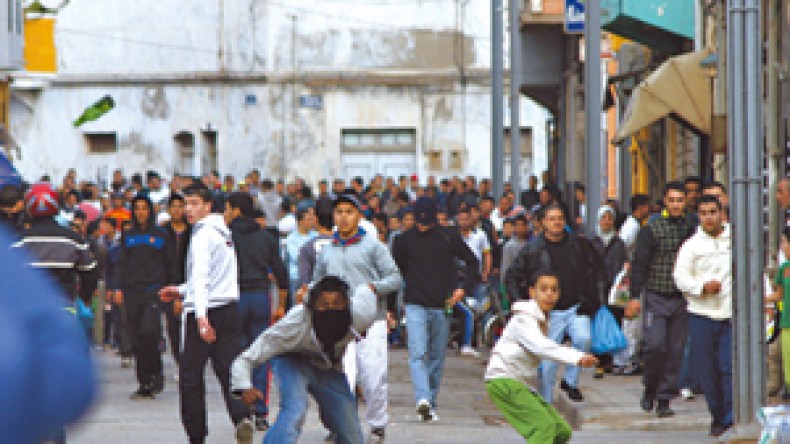خبراء يقترحون حلولا للخروج من حالة الاحتقان دون “بلطجية”