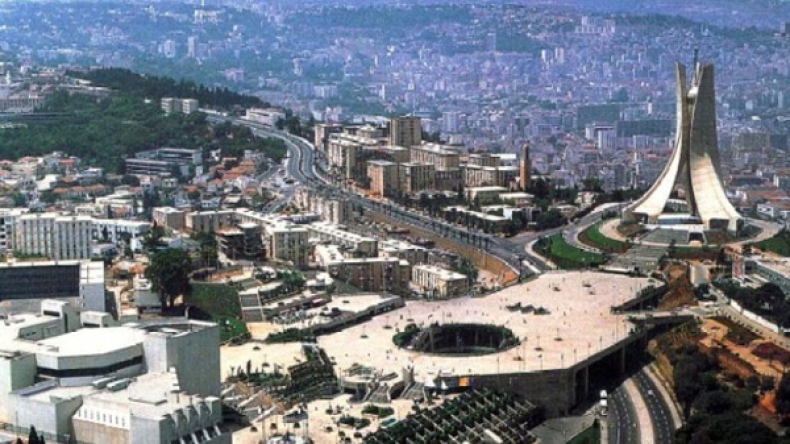 هل نملك أحلاما؟