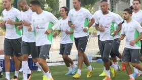 وصول 9 محترفين لتربص “الخضر”