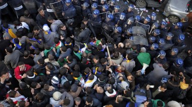 130000 workers to launch a massive strike on 3 and 4 January 2012