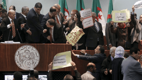 بوليتيك بالدقّ!