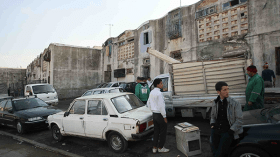 مقصون من الترحيل ببومعزة والنخيل يهددون بالعودة إلى الاحتجاج