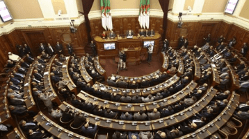 فرجة النخبة من أُغيلمة ومعمرين