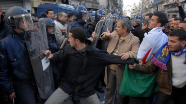 Dozens of jobless youth protest south of Algeria
